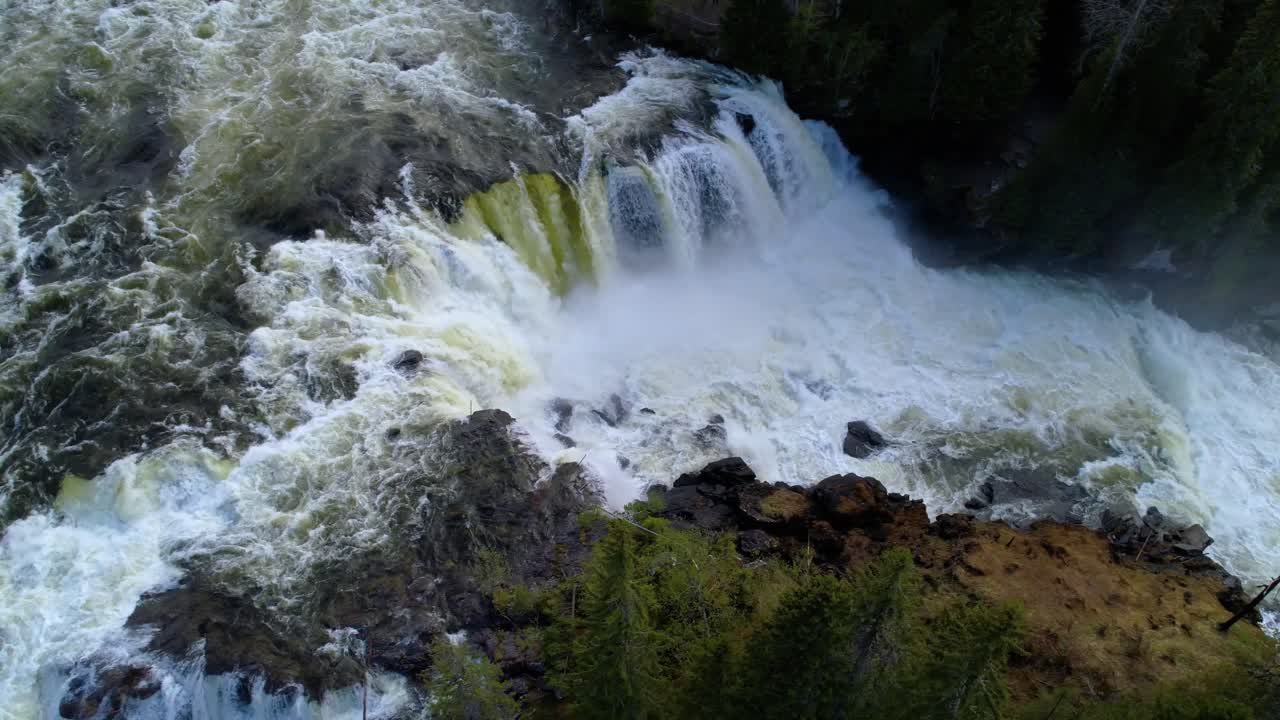 V Deo Premium La Cascada De Ristafallet En La Parte Occidental De