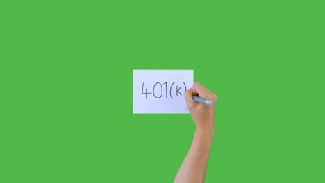 Frau-Schreibt-401k-Auf-Papier-Mit-Grünem-Bildschirm