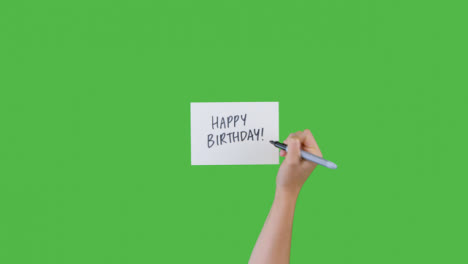 Frau-Schreibt-Alles-Gute-Zum-Geburtstag-Auf-Papier-Mit-Grünem-Bildschirm