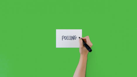 Frau-Schreibt-Umfragen-Auf-Papier-Mit-Grünem-Bildschirm