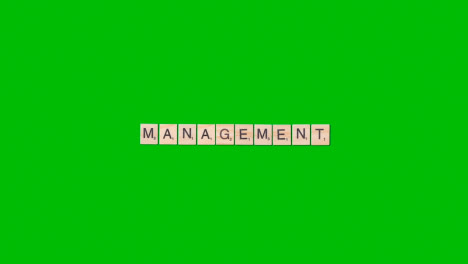 Stop-Motion-Geschäftskonzept-Overhead-Holzbuchstabenfliesen,-Die-Wortmanagement-Auf-Grünem-Bildschirm-Bilden