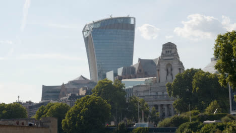 Exterior-Del-Edificio-De-Oficinas-De-Walkie-Talkie-Fenchurch-En-El-Moderno-Distrito-De-Negocios-De-Londres,-Gran-Bretaña.