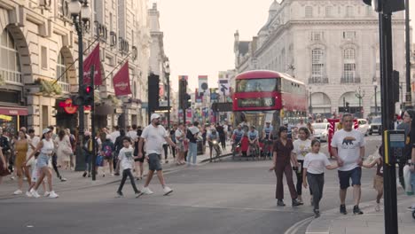 Crowd-Of-Summer-Tourists-Walking-Around-Piccadilly-Circus-And-Statue-Of-Eros-In-London-England-UK-4