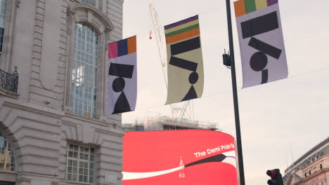 Banner-Und-Digitale-Werbedisplays-Im-Piccadilly-Circus-London-England-Großbritannien