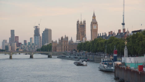 Skyline-From-Hungerford-Bridge-Over-Thames-With-Big-Ben-Westminster-Bridge-And-Houses-Of-Parliament