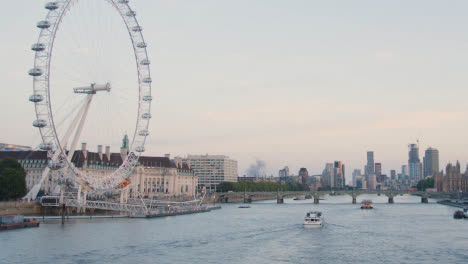 El-Horizonte-Del-Río-Támesis-Con-El-London-Eye,-El-Puente-De-Westminster-Y-Las-Casas-Del-Parlamento,-Londres,-Inglaterra,-Reino-Unido.