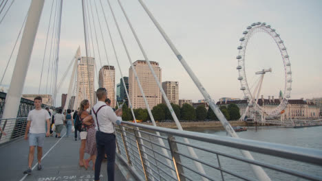 Skyline-Von-Der-Hungerford-Bridge-über-Die-Themse-Mit-London-Eye-London-England-Vereinigtes-Königreich