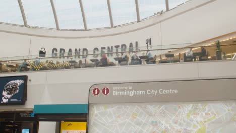 Karte-Im-Grand-Central-Shopping-Center-Und-New-Street-Railway-Station-In-Birmingham,-Großbritannien