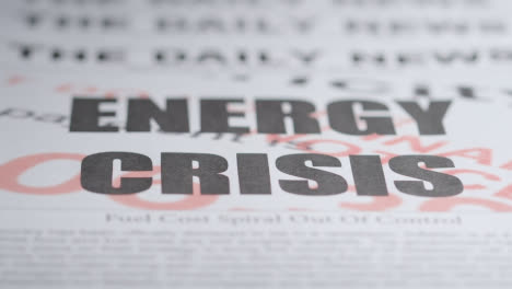 Zeitungstitelseiten-Mit-Finanzschlagzeilen-Zu-Energie--Und-Lebenshaltungskostenkrise-Und-Wirtschaft-1