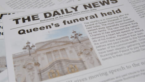 Nachverfolgung-Von-Zeitungsschlagzeilen-über-Den-Tod-Von-Queen-Elizabeth-04