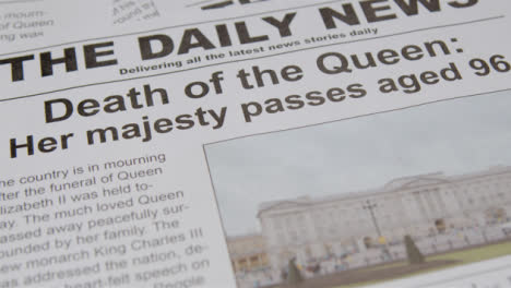 Nachverfolgung-Von-Zeitungsschlagzeilen-über-Den-Tod-Von-Queen-Elizabeth-05