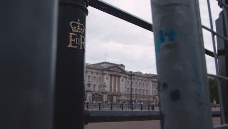 Totale-Der-Menschenmenge-Außerhalb-Des-Buckingham-Palace