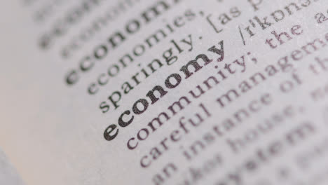 Schließen-Sie-Oben-Auf-Der-Seite-Des-Wörterbuchs-Mit-Der-Definition-Des-Wortes-Wirtschaft
