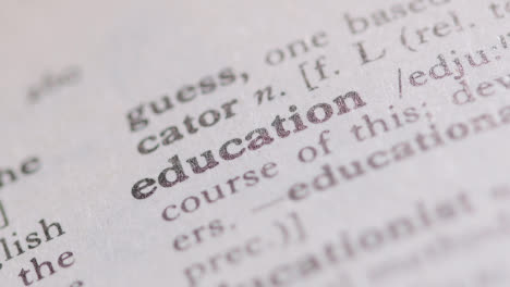 Schließen-Sie-Oben-Auf-Der-Seite-Des-Wörterbuchs-Mit-Der-Definition-Des-Wortes-Bildung