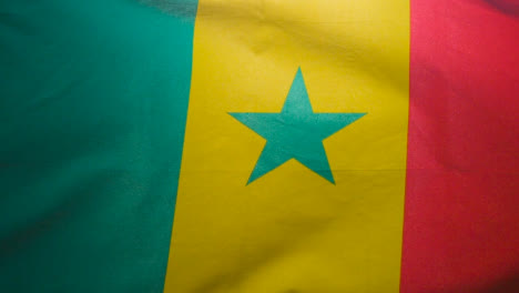 Nahaufnahme-Der-Studioaufnahme-Der-Senegalesischen-Flagge,-Die-Den-Rahmen-Füllt