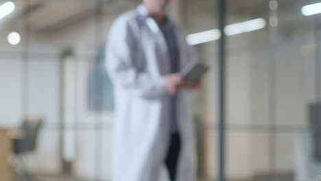 Defocused-Background-Shot-Of-Doctor-Working-In-Hospital-Using-Digital-Tablet-1