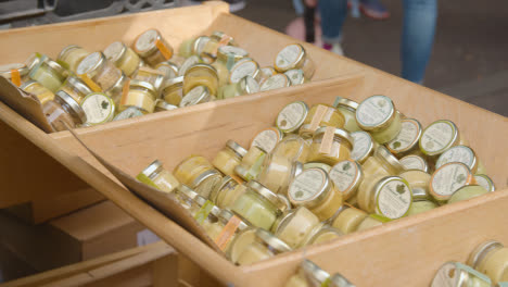 Honey-Stall-At-Borough-Market-London-UK-With-Food-Stalls-And-Tourist-Visitors