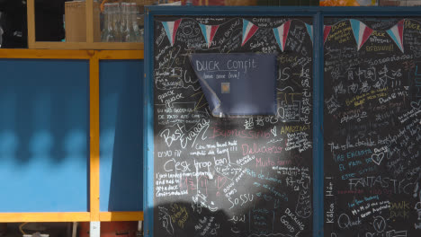 Sign-Inside-Borough-Market-London-UK-With-Food-Stalls-And-Tourist-Visitors