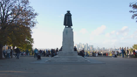 Statue-Of-General-Wolfe-Outside-The-Royal-Observatory-In-Greenwich-Park-London-UK-At-Dusk