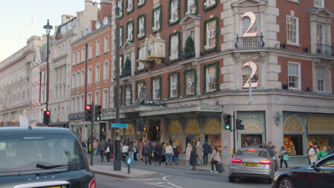 Außenansicht-Von-Fortnum-And-Mason-Food-Store,-Weihnachtlich-Dekoriert-1