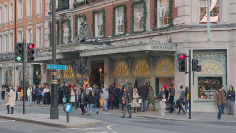 Außenansicht-Von-Fortnum-And-Mason-Food-Store,-Weihnachtlich-Dekoriert-2