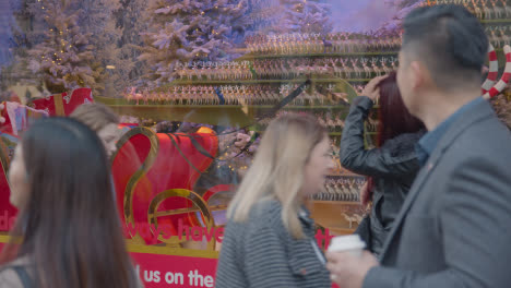 Shoppers-On-London-UK-Regent-Street-Walking-Past-Hamleys-Toy-Store-Decorated-For-Christmas-In-Daytime