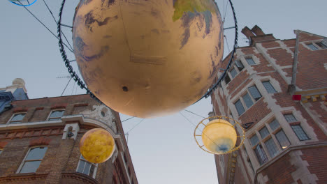 Nahaufnahme-Von-Weihnachtsschmuck-über-London-Uk-Carnaby-Street-7