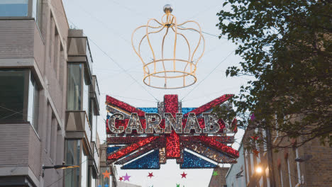 Cerca-De-Adornos-Navideños-Por-Encima-De-Londres-Reino-Unido-Carnaby-Street-13