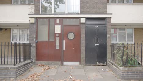 Puerta-De-Entrada-Al-Desarrollo-De-Viviendas-En-El-Interior-De-La-Ciudad-En-Tower-Hamlets-De-Londres