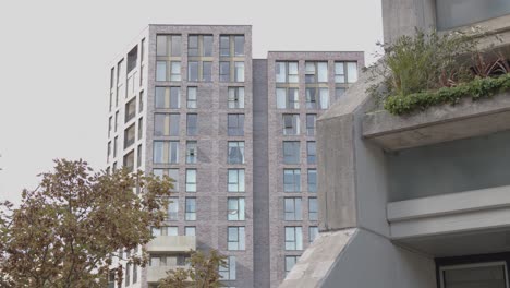 Exterior-Of-Contrasting-Housing-Types-In-London-Tower-Hamlets-UK-3