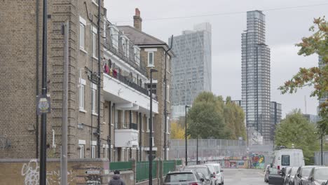 Contrast-Between-Poor-Inner-City-Housing-Development-And-Offices-Of-Wealthy-Financial-Institutions-London-UK-2