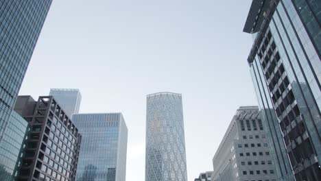 Modern-Offices-And-Workers-At-Canada-Square-Canary-Wharf-In-London-Docklands-UK-4