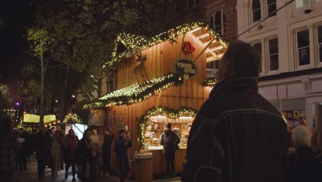 Essens--Und-Getränkestände-Auf-Dem-Frankfurter-Weihnachtsmarkt-In-Birmingham-Uk-Nachts-7