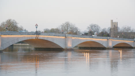 Puente-Putney-Sobre-El-Río-Támesis-En-Londres-Iluminado-En-Invierno