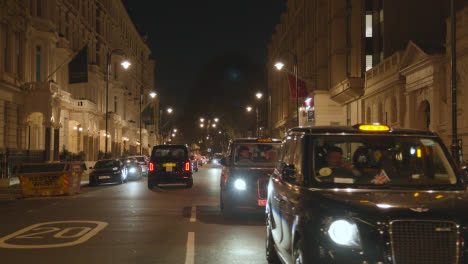 Hotels-and-Luxury-Housing-In-Belgravia-London-Busy-With-Traffic-At-Night