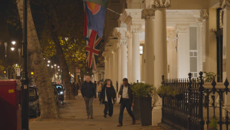 Hotels-and-Luxury-Housing-In-Belgravia-London-Busy-With-People-And-Traffic-At-Night