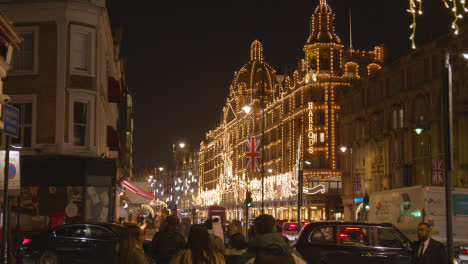 Exterior-Of-Harrods-Department-Store-In-London-Decorated-With-Christmas-Lights-4