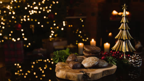Weihnachten-Zu-Hause-Mit-Traditionellen-Deutschen-Weihnachtslebkuchen-Auf-Dem-Tisch