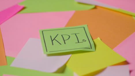 Business-Concept-Of-Revolving-Sticky-Notes-With-KPIs-Written-On-Top-Note-1