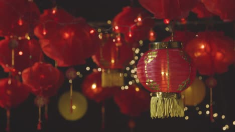 Studioaufnahme-Bunter-Chinesischer-Laternen,-Die-Das-Neue-Jahr-Feiern,-Hing-Vor-Schwarzem-Hintergrund-4