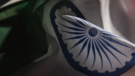 Primer-Plano-De-Mano-De-La-Bandera-India-Girando