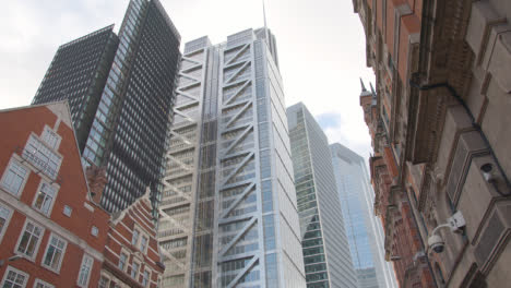 Blick-Auf-Das-Äußere-Moderner-Bürogebäude-In-Der-City-Of-London,-Großbritannien