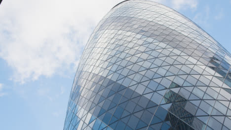 Exterior-Of-The-Cheesegrater-And-The-Gherkin-Modern-Office-Buildings-In-City-Of-London-UK-4