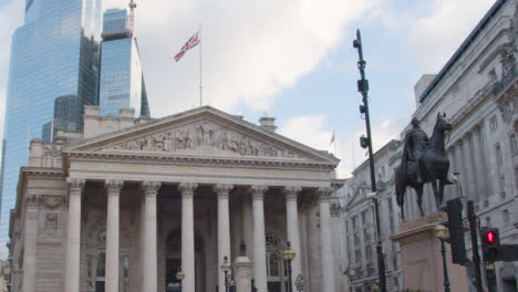 Exterior-Del-Edificio-Royal-Exchange-Con-Oficinas-Modernas-En-La-Ciudad-De-Londres,-Reino-Unido