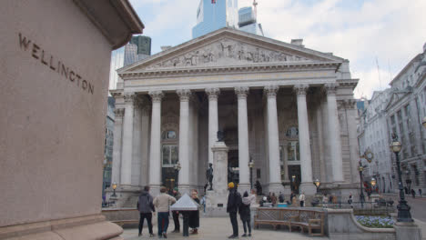 Exterior-Del-Edificio-Royal-Exchange-Con-Oficinas-Modernas-En-La-Ciudad-De-Londres,-Reino-Unido-2