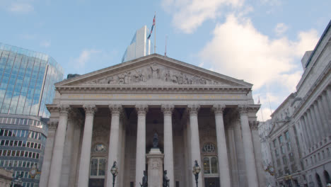 Exterior-Of-The-Royal-Exchange-Building-With-Modern-Offices-In-City-Of-London-UK-4