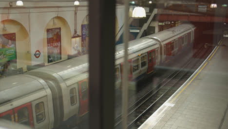 Tube-Train-Leaving-Platform-At-Underground-Station-Of-Fulham-Broadway-In-London-UK