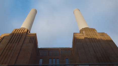 Vista-Del-Desarrollo-De-La-Central-Eléctrica-De-Battersea-En-Londres-Reino-Unido-A-Través-De-Apartamentos-De-Lujo-9