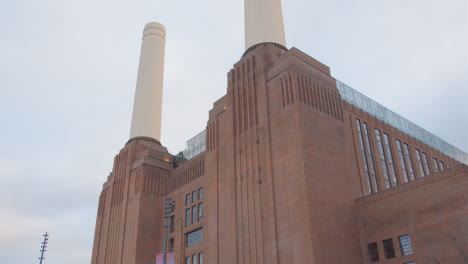 Außenansicht-Der-Battersea-Kraftwerksentwicklung-In-London,-Großbritannien-2