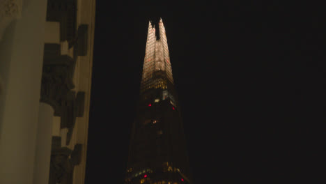 Außenansicht-Des-Shard-Bürogebäudes-In-Der-Skyline-Des-Londoner-Geschäftsviertels-Bei-Nacht